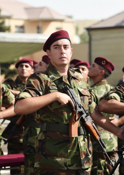Heydər Əliyev hərbi xidmətdə: bu gün and içdi    FOTOLAR